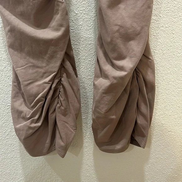 Alo Yoga Ruched Soft Sculpt Pant Taupe - Picture 12 of 14